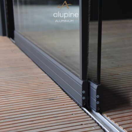 2-rail Glazen Schuifwand inbouwbreedte van 160 t/m 183cm (Getint 93cm glas)