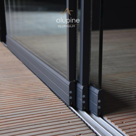 3-rail Glazen Schuifwand met een breedte van 290 t/m 300cm (Helder of Getint 103cm glas)